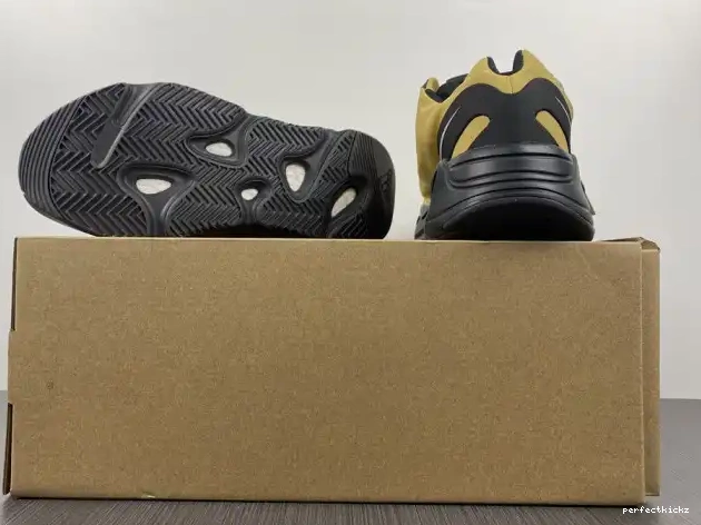 Boost 700 'Honey MNVN Yeezy GZ0717 Flux' 0626